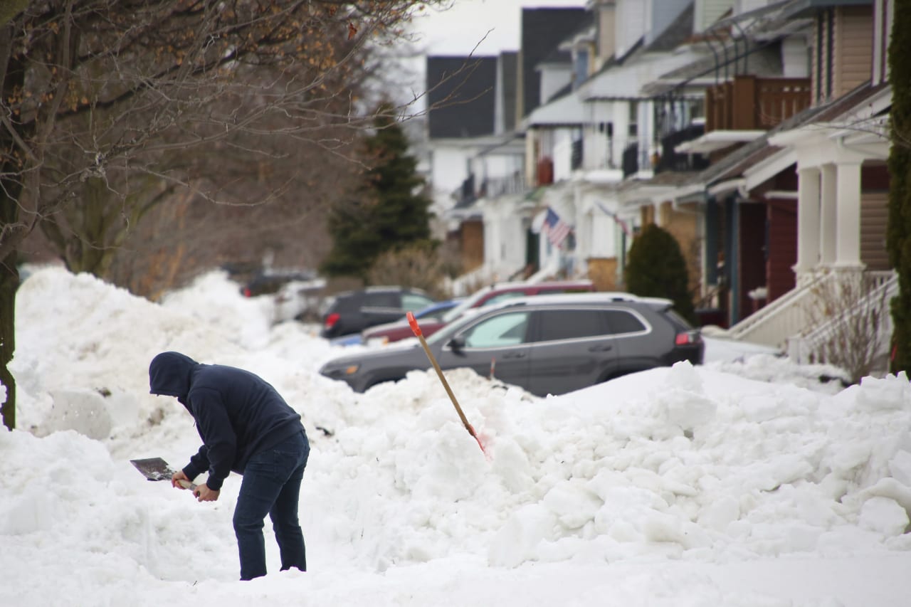 Death toll climbs as blizzard-battered Buffalo area digs out