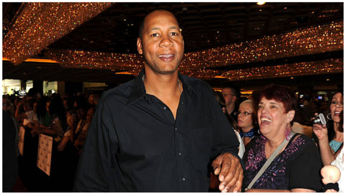 Comedian Mark Curry says hotel employees racially profiled him