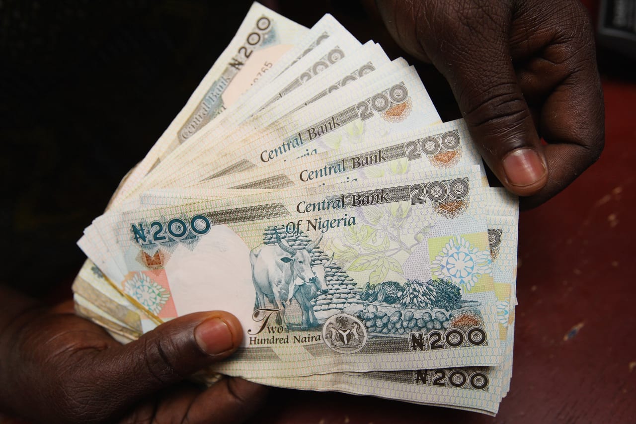 Experts raise concerns as Nigeria limits cash withdrawals