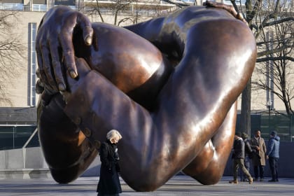 Inspired by Coretta and Martin Luther King, Jr’s hug, ‘The Embrace’ sculpture dedicated in Boston