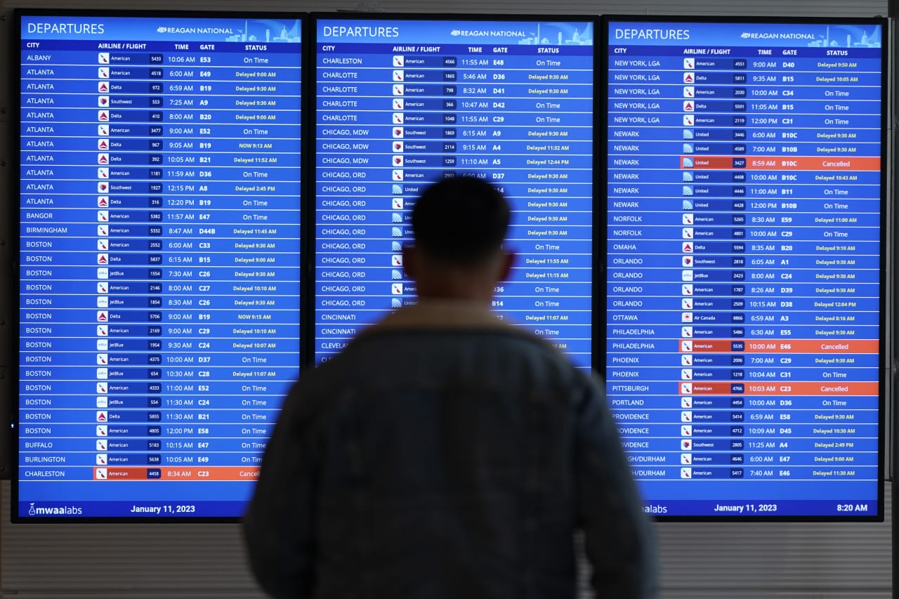 Minimal airline delays, cancellations a day after FAA software outage