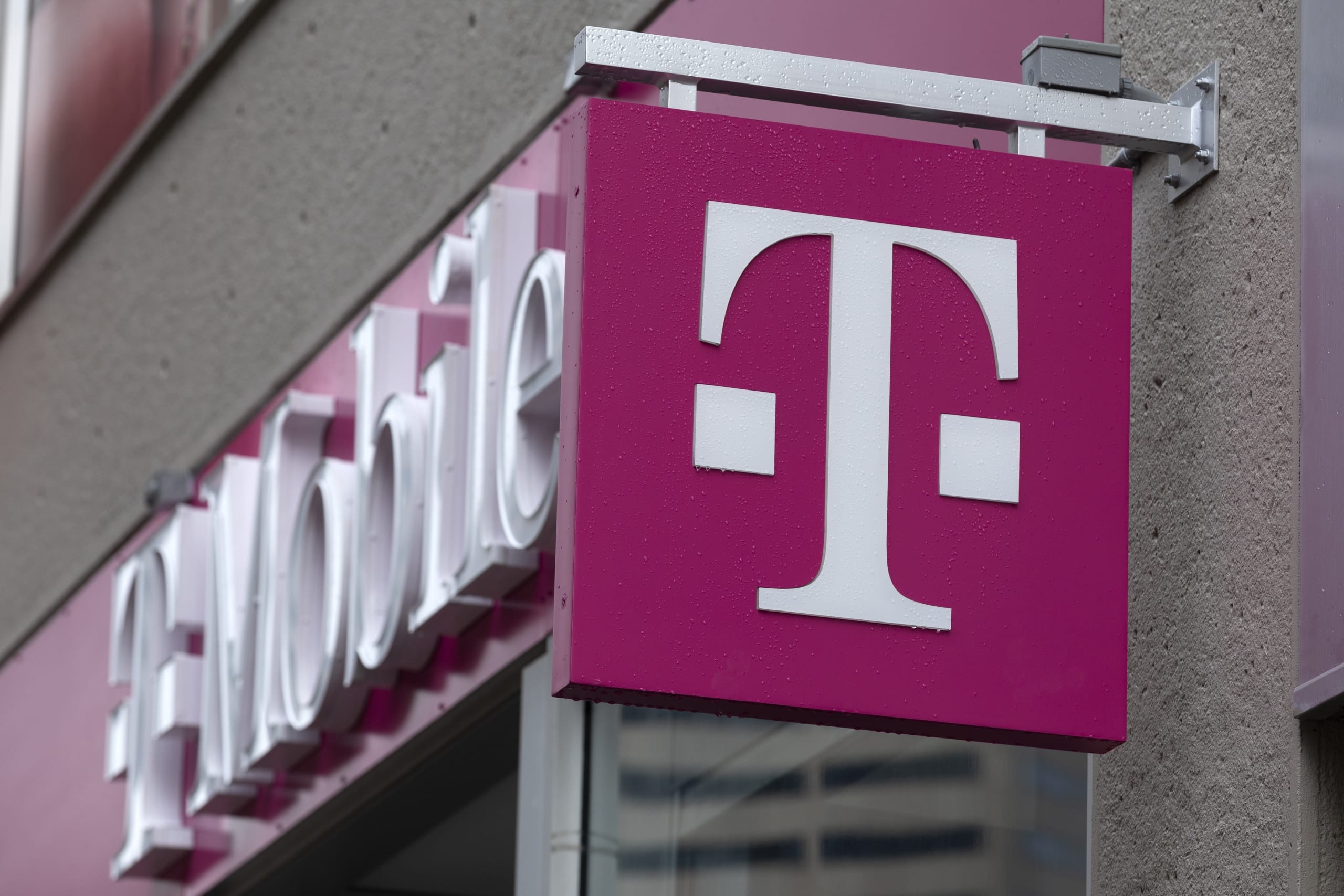 37 million T-Mobile customers had their personal info stolen, company reports