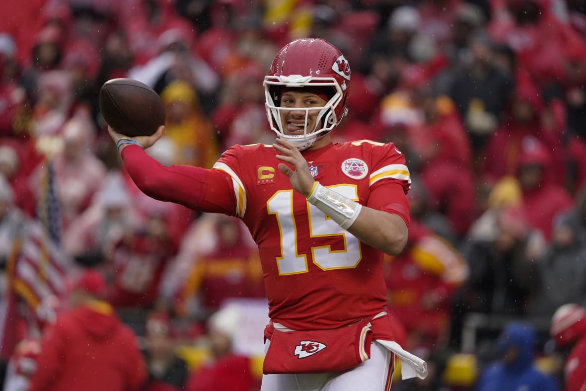 NFL playoffs: Mahomes shrugs off pain, plans to play - TheGrio