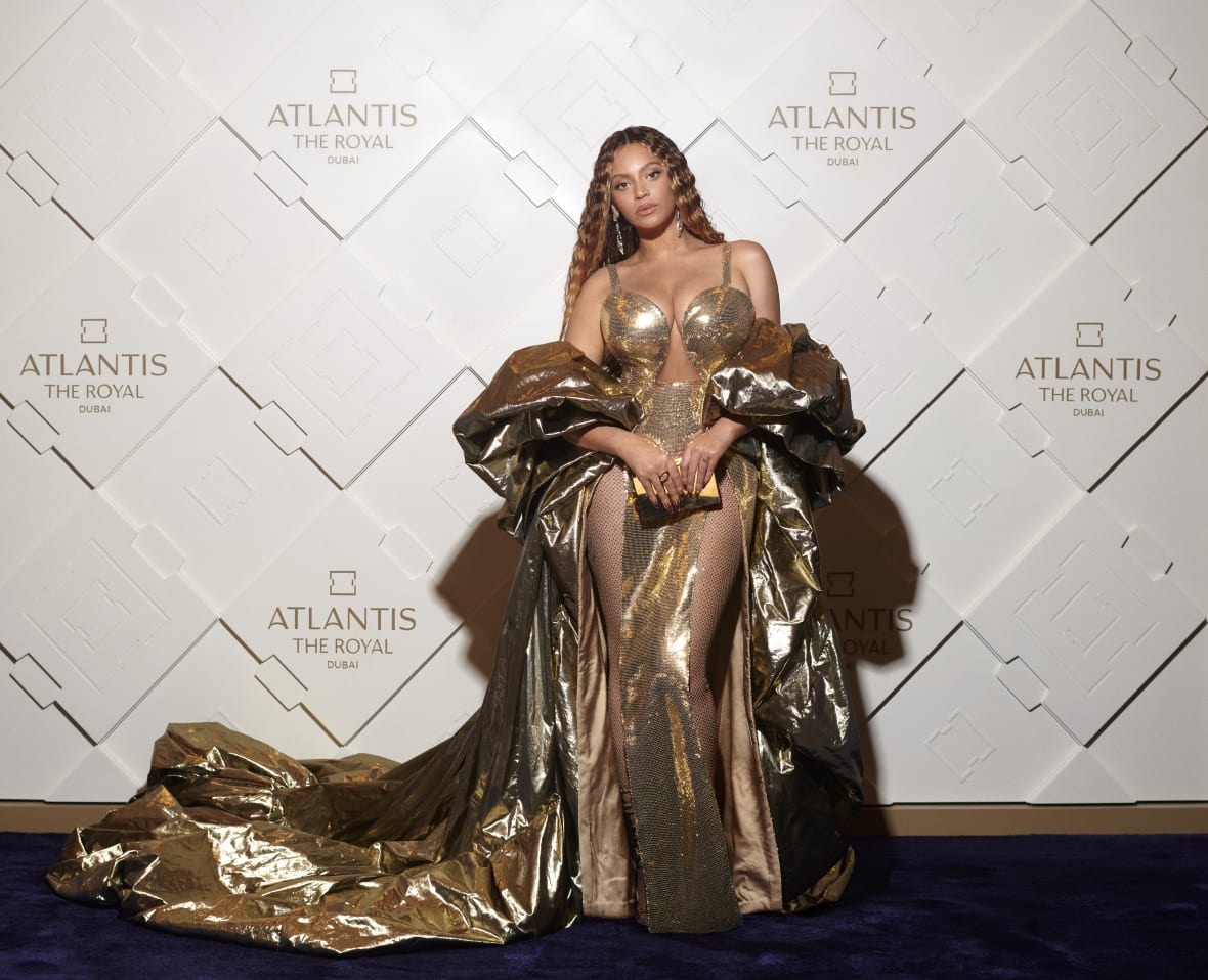 Beyoncé Makes History at a Star-Powered Grammy Ceremony - The New