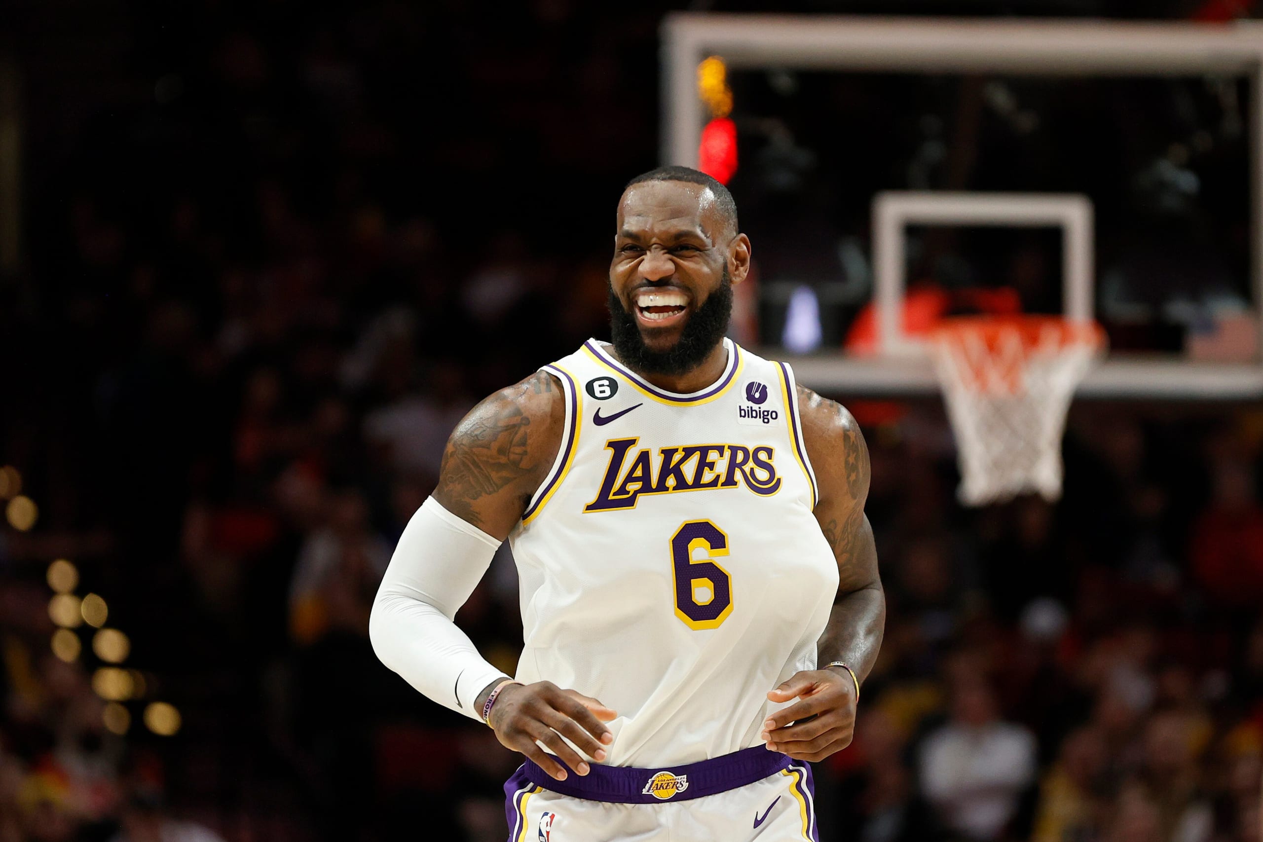 As LeBron inches toward Kareem’s record, ticket prices jump. We’re talking $75,000 for one seat