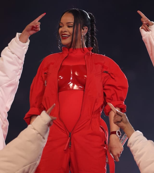 FCC receives more than 100 complaints about Rihanna's Super Bowl ...