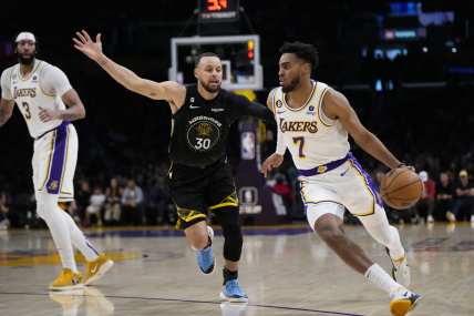 Warriors’ Curry shakes off rust during 4th quarter in return