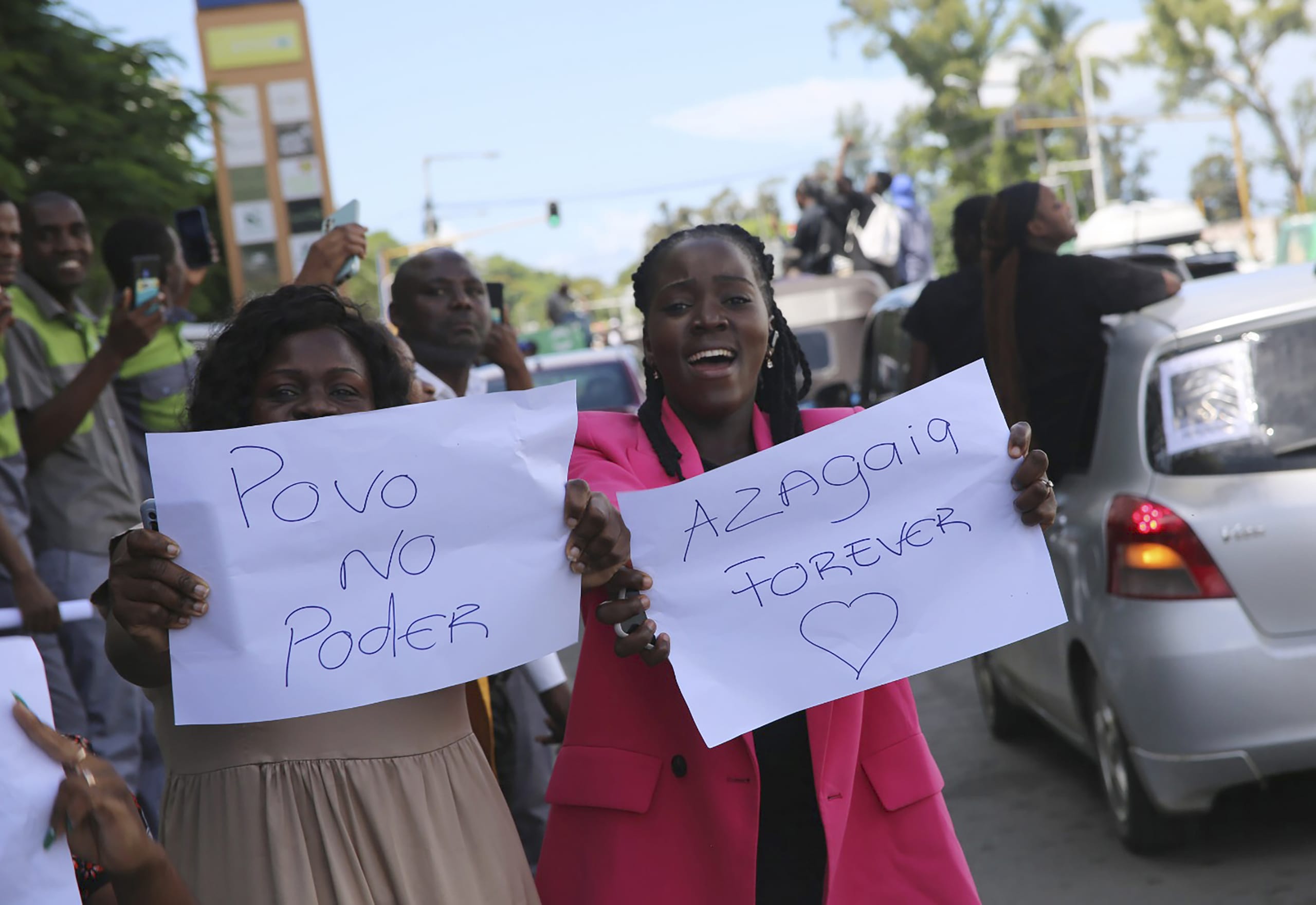 Mozambicans march to honor protest rapper after his death