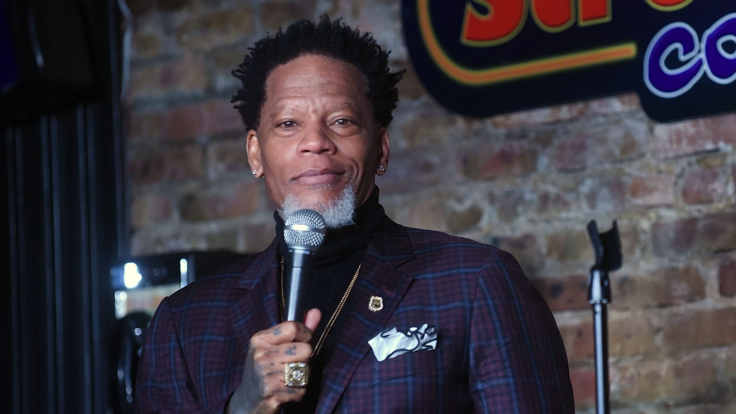 Comedian D.L. Hughley brings awareness to rising multiple myeloma rates in Black communities