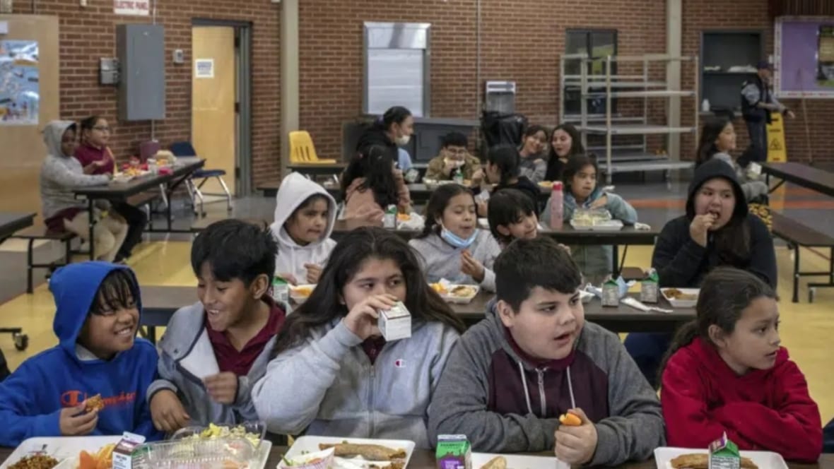 Kids at school eating
