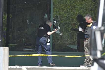 Police: 4 killed in shooting at downtown Louisville bank