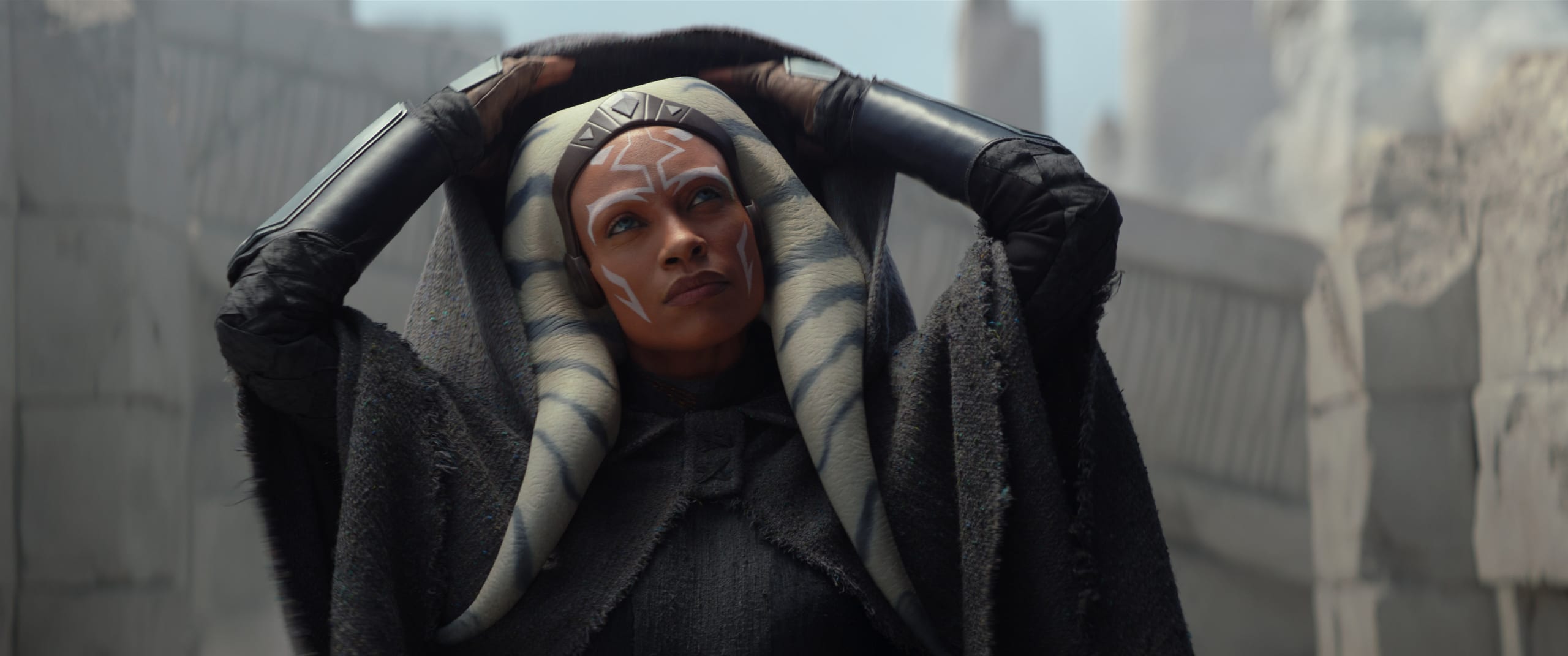 Rosario Dawson’s ‘Ahsoka’ character featured in new trailer