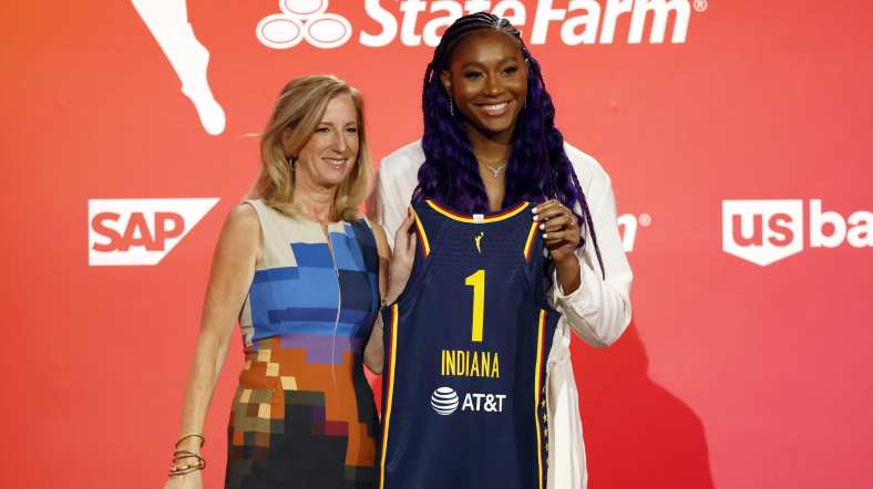 Dear WNBA, please put numbers on the front of the uniforms