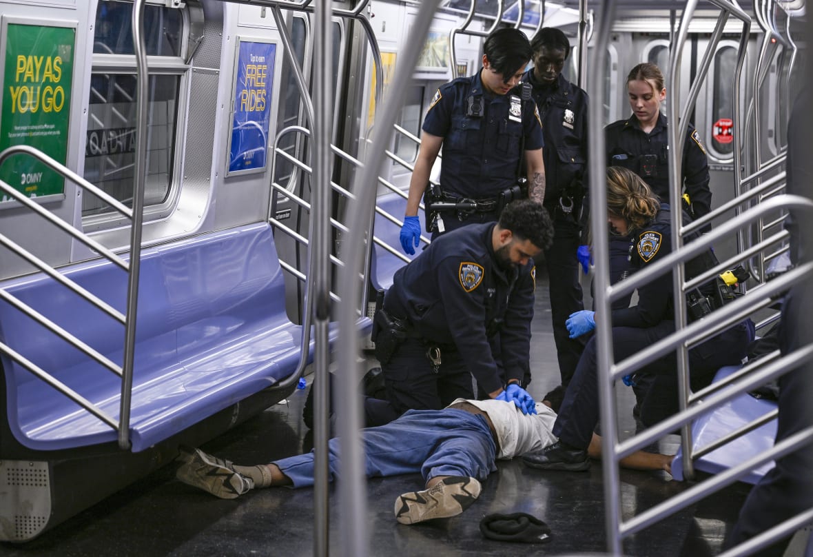 Coroner Rules Homicide After Black Man Who Dies From Chokehold In Nyc Subway Thegrio 