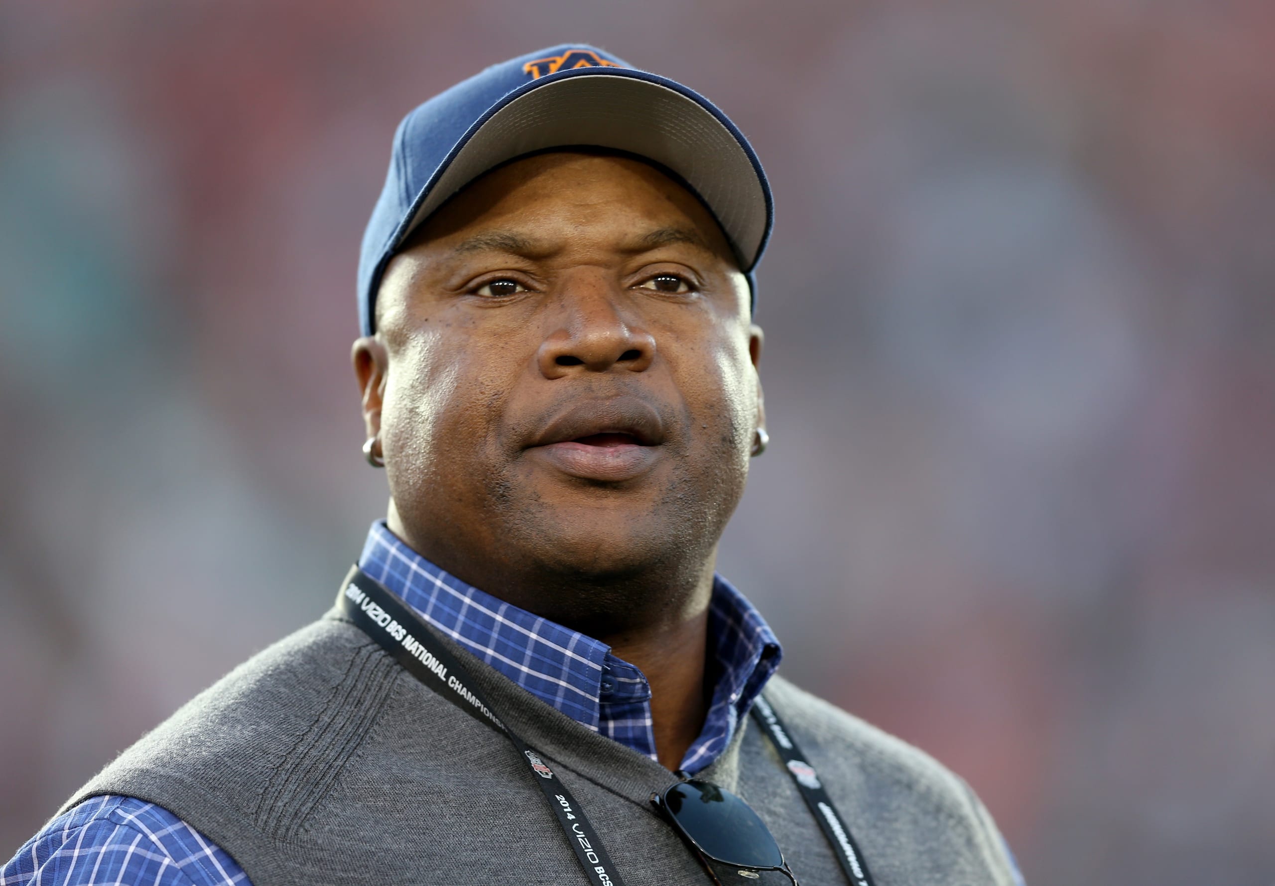 Bo Jackson says he needs medical procedure to cure hiccups