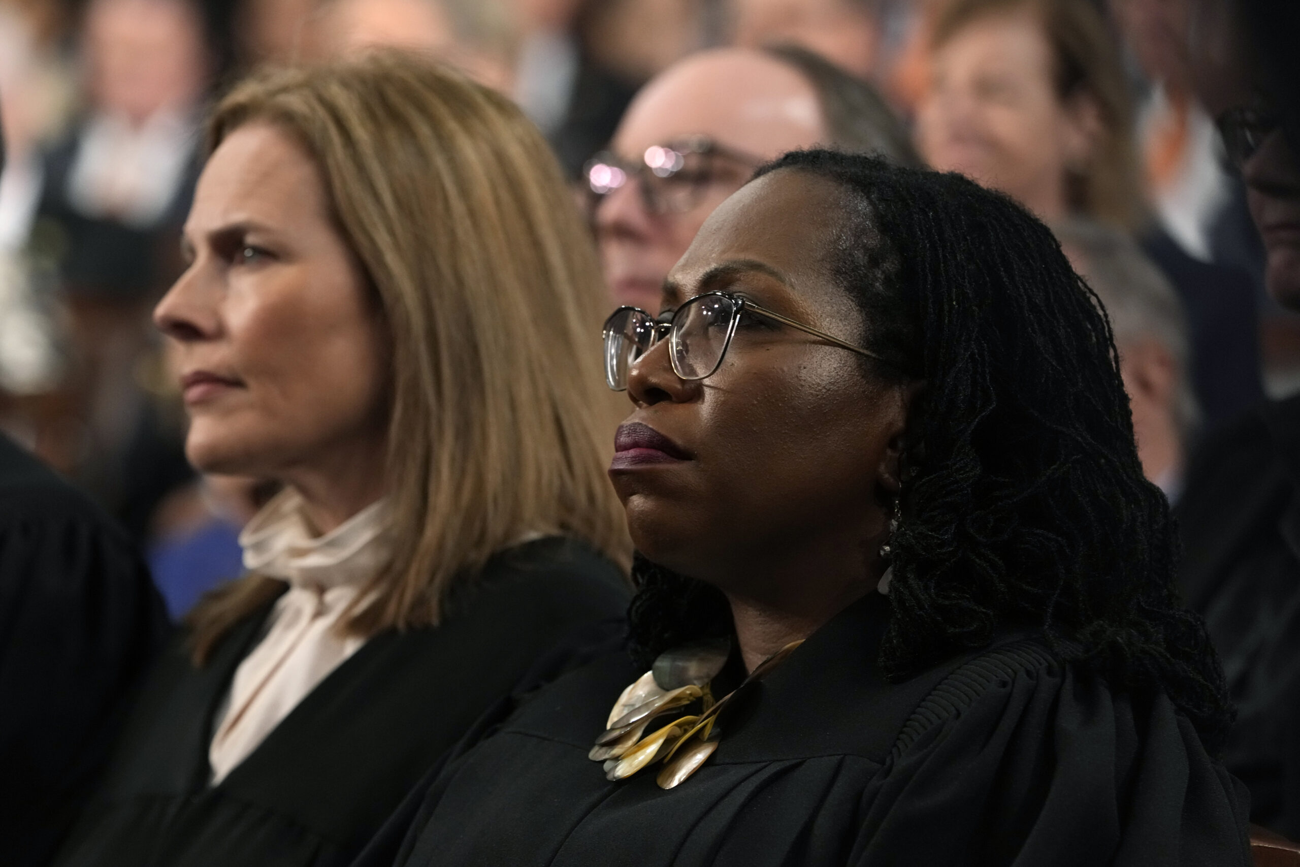 Supreme Court Justices Amy Coney Barrett and Ketanji Brown Jackson