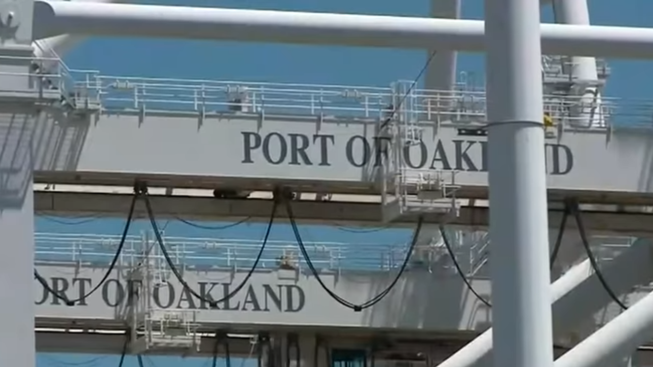 Oakland activists protest coal terminal project, citing pollution risks