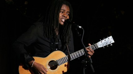 Tracy Chapman makes country music history with ‘Fast Car’