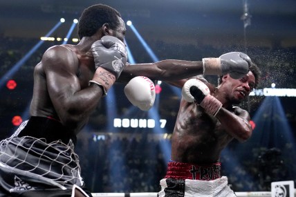 Terence Crawford unifies welterweight division after knocking down Errol Spence three times