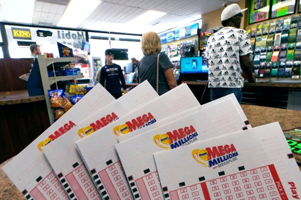 Mega Millions players spurned again as jackpot climbs to $1.55 billion 