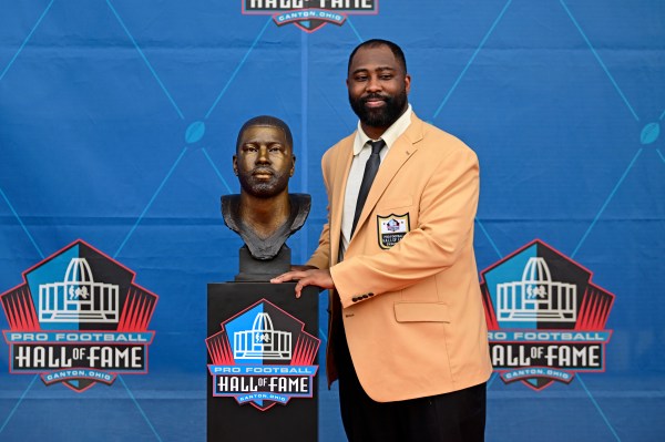 Darrelle Revis takes his island to the Pro Football Hall of Fame 