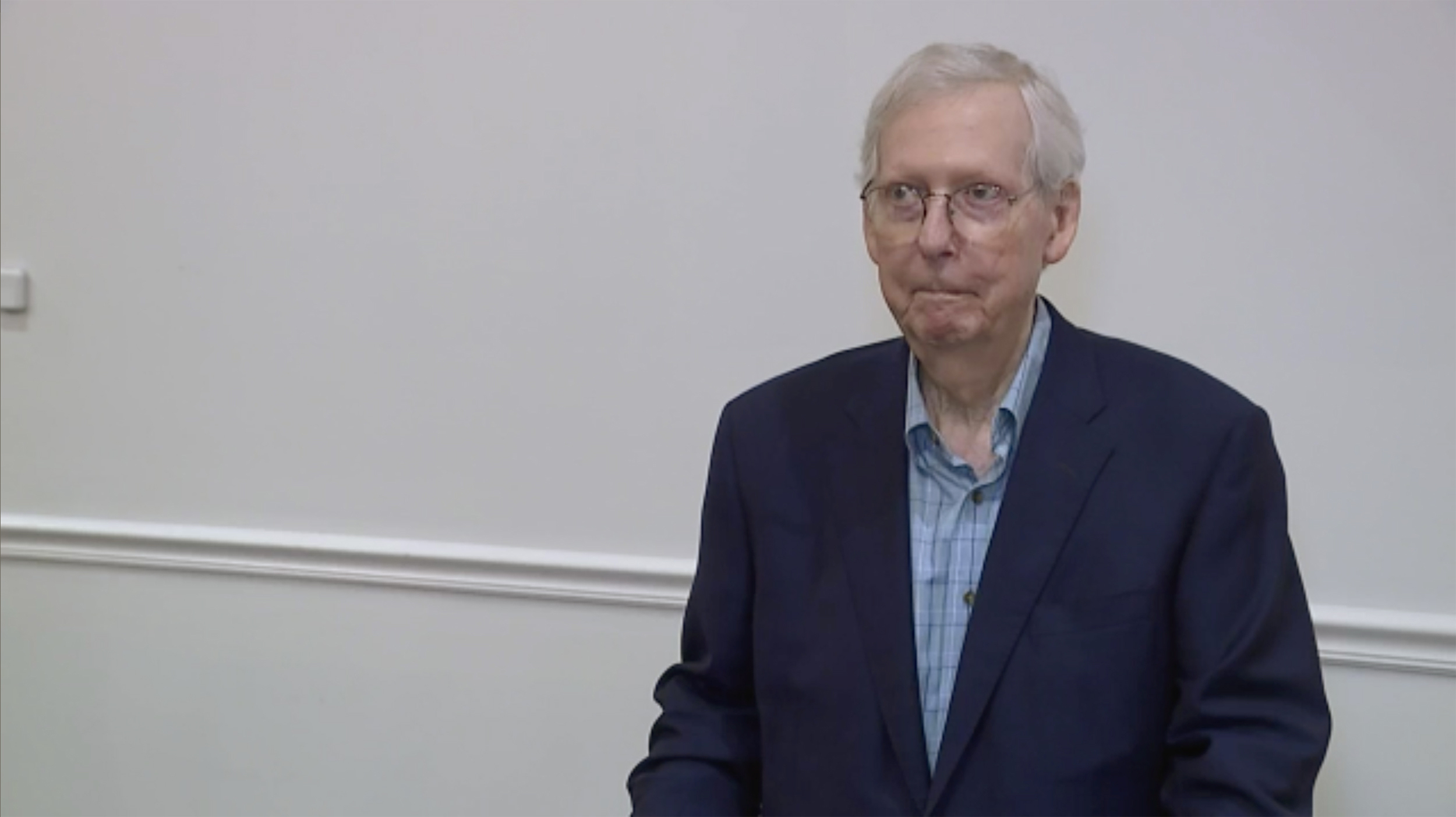 Senate GOP leader Mitch McConnell freezes up again at Kentucky event