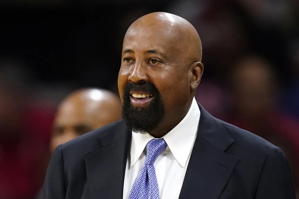 Mike Woodson’s initial success prompts Indiana to give coach $1 million pay raise