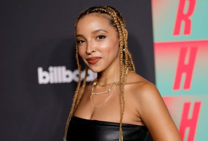 Tinashe says former label forced collaborations with R. Kelly, Chris Brown