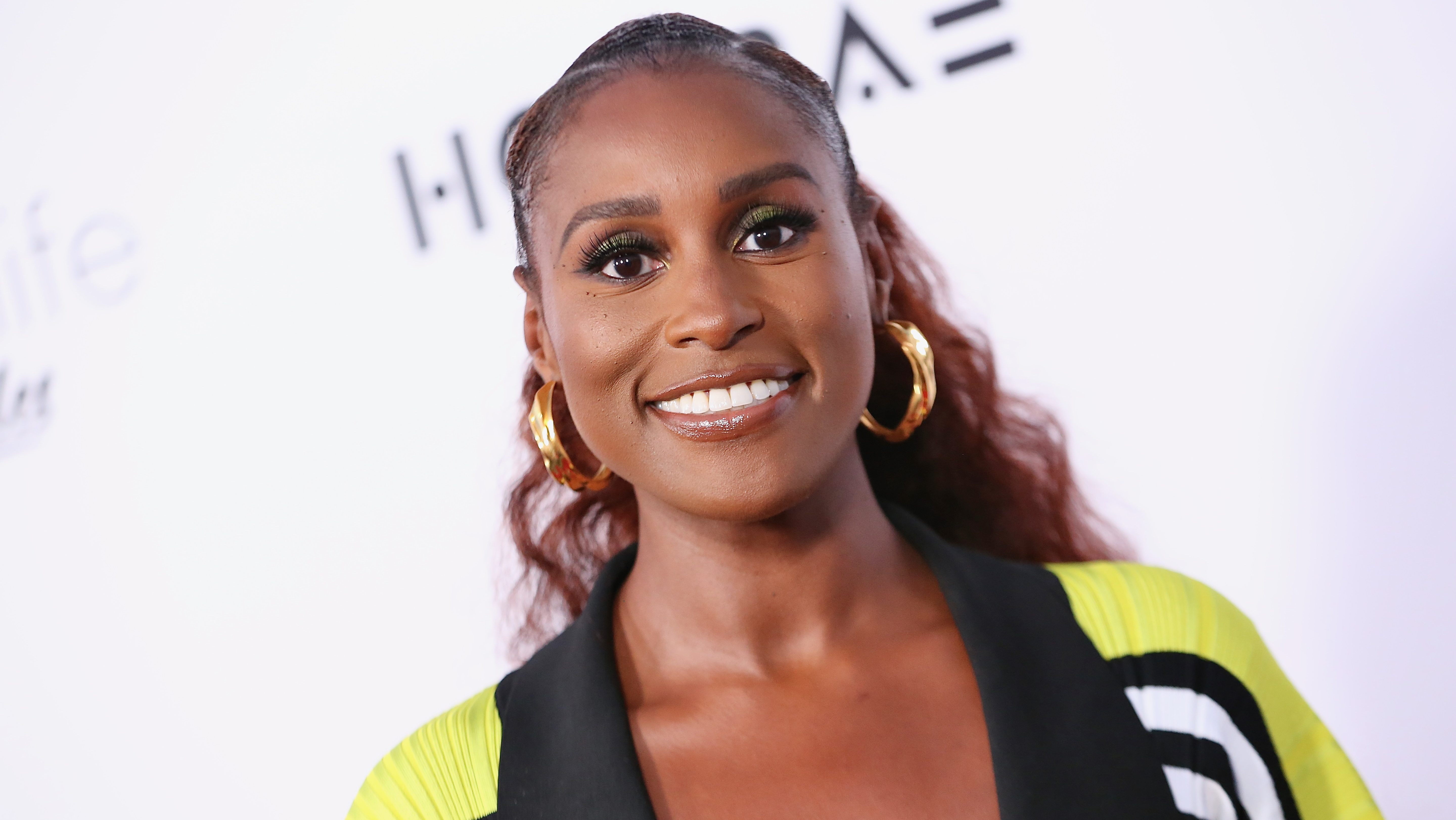 Issa Rae, Issa Rae wine, Issa Rae prosecco, Viarae, Viarae prosecco, What is Issa Dee's signature drink?, prosecco, Black female winemakers, Black women winemakers, Black women in the wine industry, HOORAE, theGrio.com