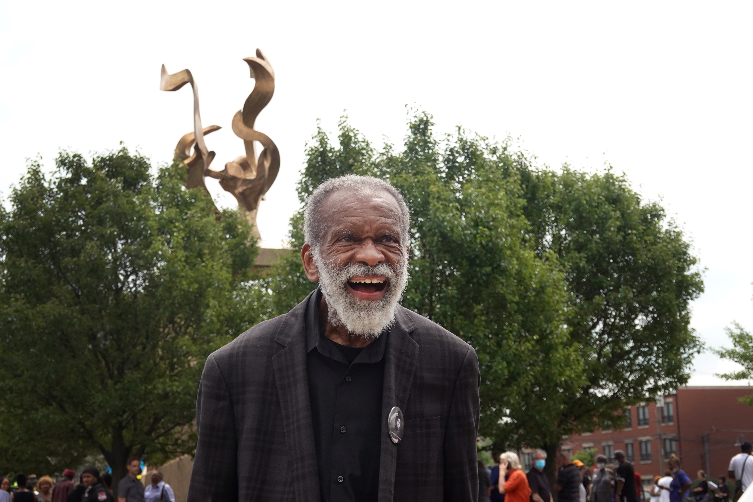 Richard Hunt, prolific Chicago sculptor whose public works explored civil rights, dies at 88