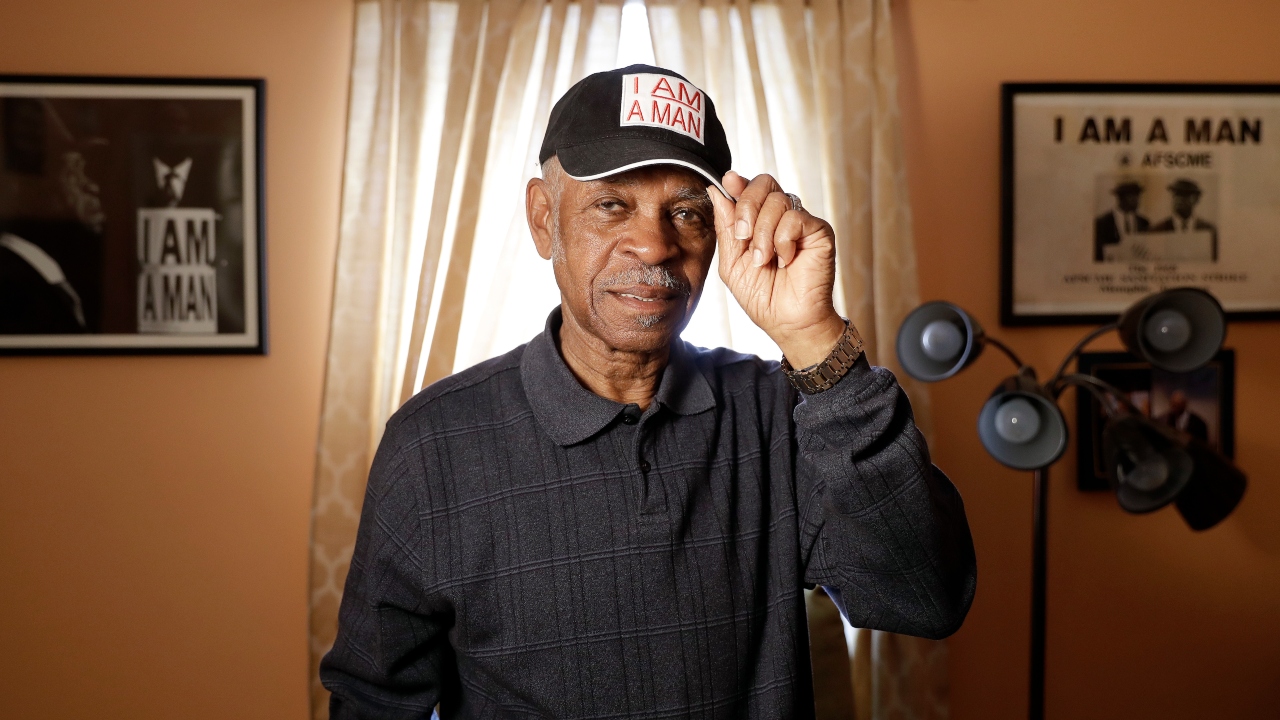 Elmore Nickleberry, a Memphis sanitation worker who marched with Martin Luther King, has died at 92