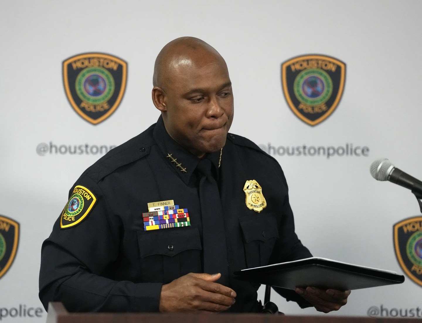 Houston police chief apologizes for department not investigating 264K cases due to staffing issues