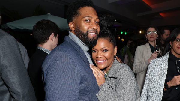 Engaged at 52, Yvette Nicole Brown encourages others ‘to wait for the right one’ 