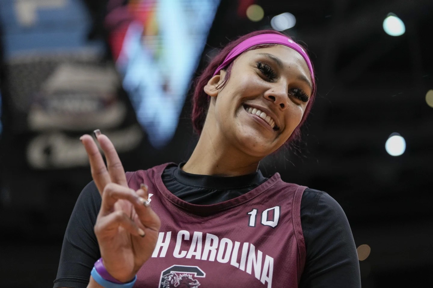 South Carolina’s 6-foot-7 Kamilla Cardoso is the center of attention for the title-hunting Gamecocks