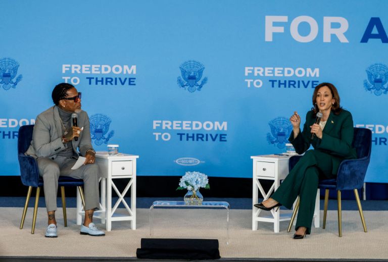 Radio talk show host and author DL ​​Hughley and Vice President Kamala Harris