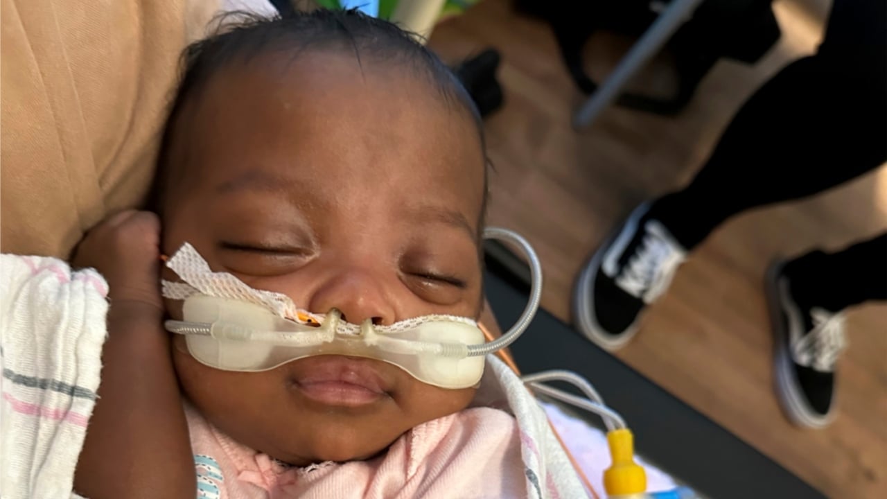 'Micropreemie' baby who weighed just over 1 pound at birth goes home ...