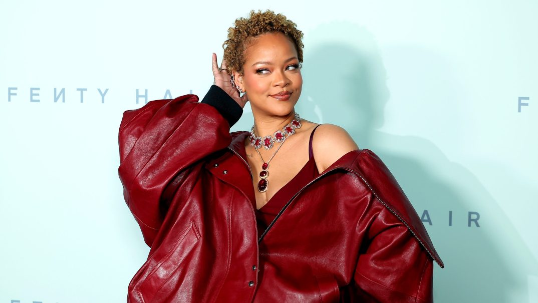 Rihanna, Rihanna hair loss, Rihanna postpartum hair loss, postpartum hair loss, hair loss and pregnancy, Fenty Hair, treatments for postpartum hair loss, theGrio.com