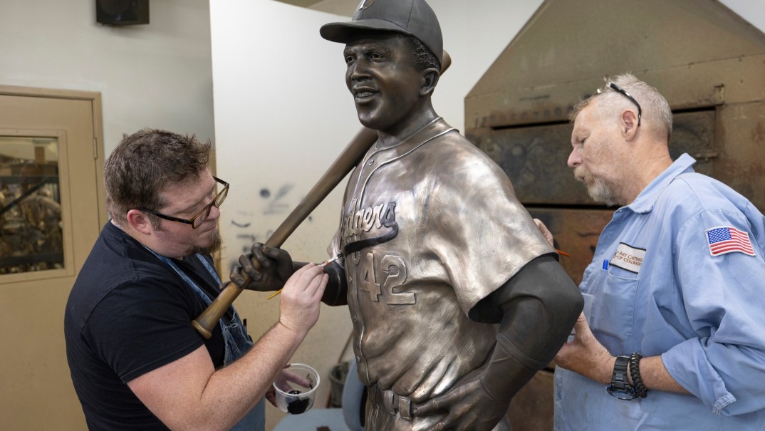 jackie robinson statue, thegrio.com