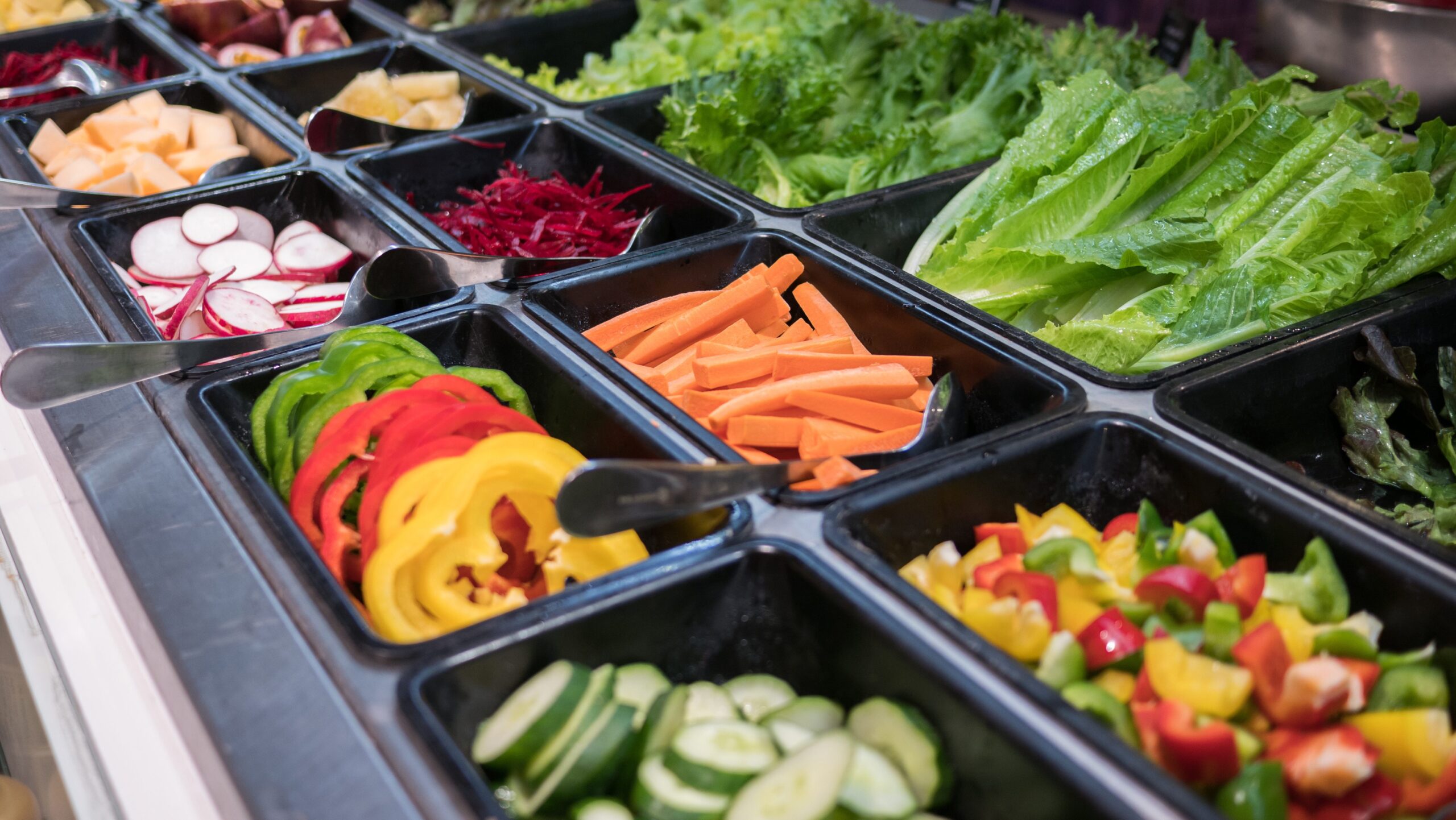 TikTok mom goes viral for recreating restaurantstyle salad and(02)