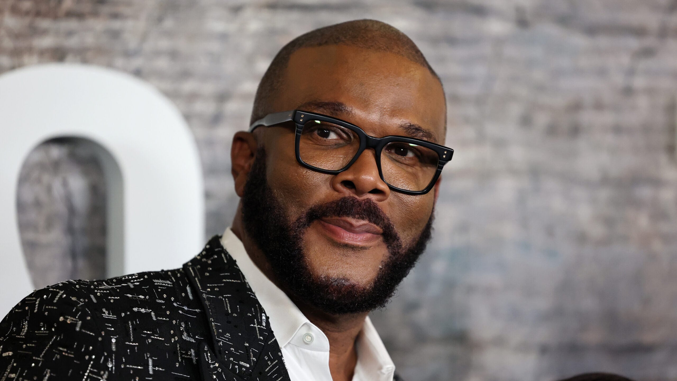 Tyler Perry blocked from giving cash to unpaid TSA agents at Atlanta’s airport Tyler Perry blocked from giving cash to unpaid TSA agents at Atlanta’s airport