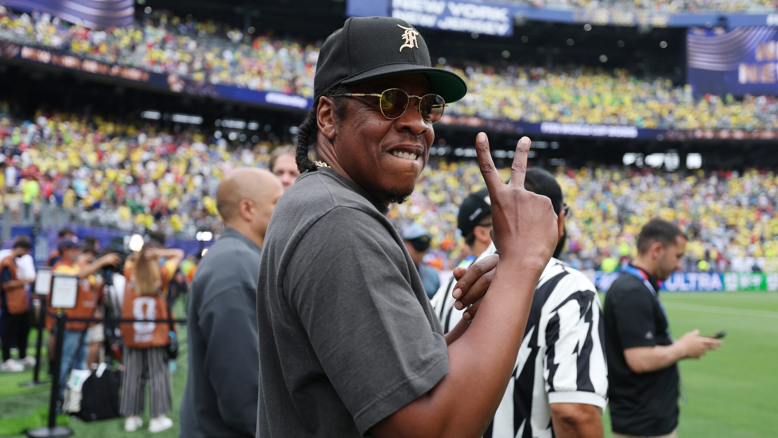 Jay-Z brings out Beyoncé, Rihanna, Usher, Pharrell, Jeezy, and more, for star-studded Yankee Stadium finale